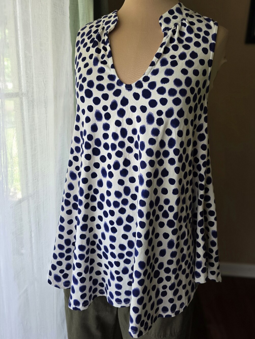 Bamboo Cotton‎ Blend Polka Dot Sleeveless Top Split Neck Flowy Blouse Large NWT